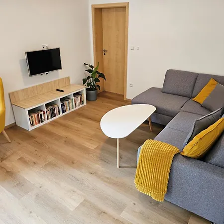 V Tichu Apartment